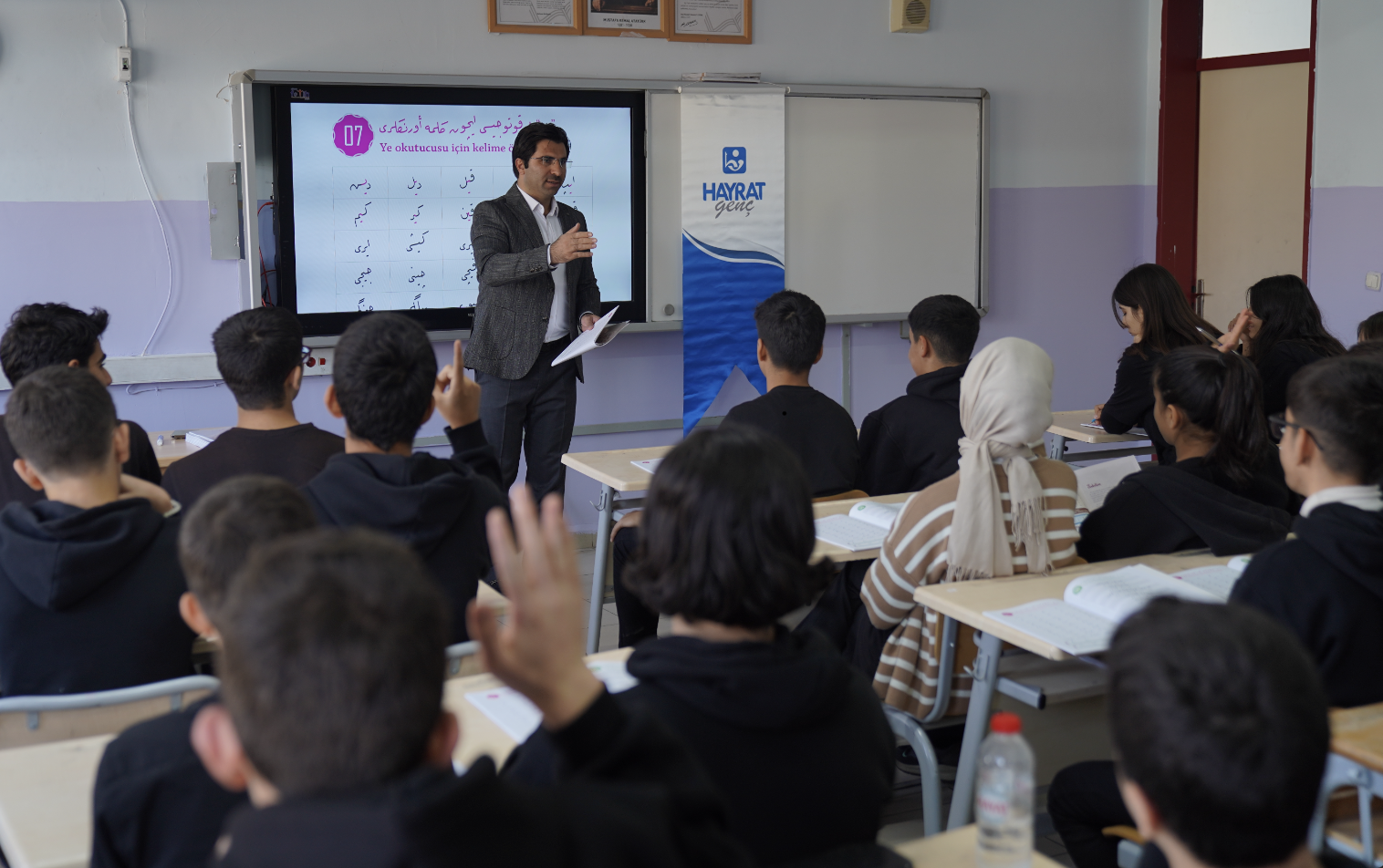 Millî Eğitim Bakanlığı ve Genç Hayrat işbirliği ile düzenlenen Ödüllü Osmanlıca Yarışma olan #KültürelMirasınİzinde projemiz Türkiye genelinde Fen ve Anadolu Liselerinde devam ediyor.