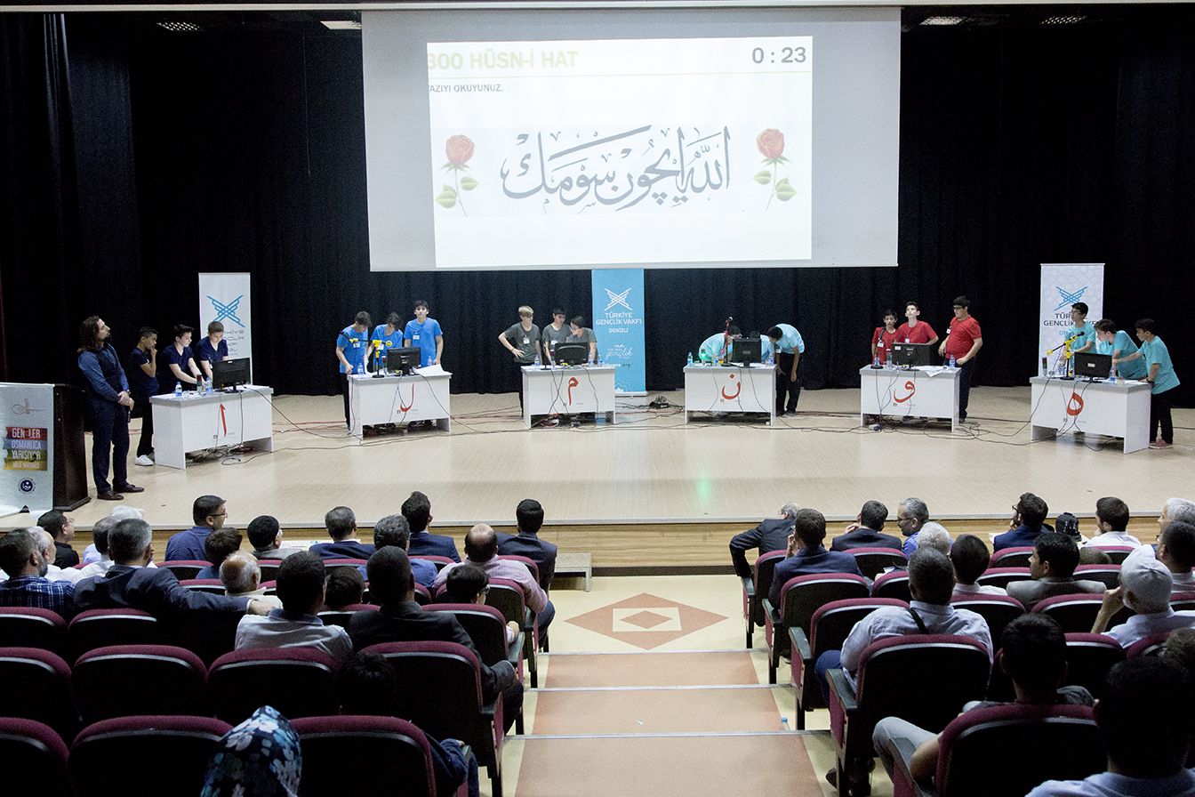 Denizli’de Gençler Osmanlıca Yarıştı