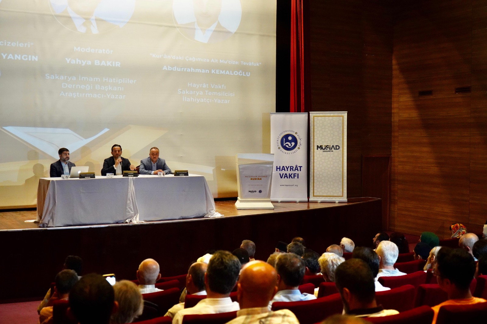 “Mucizeler Hazinesi: Kur’an” Paneli