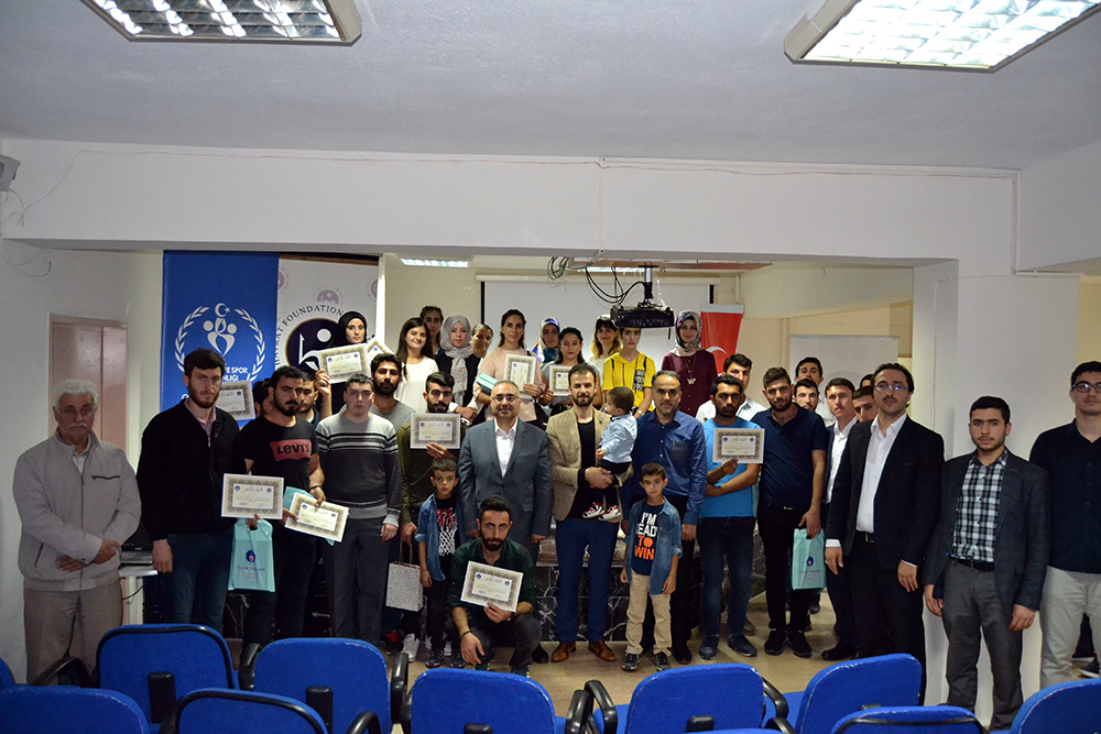 “Tunceli’de ‘Kyk’lı Gençler Osmanlıca Yarışıyor’ Sertifika Töreni Yapıldı”